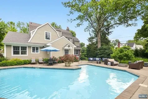 380 Meadowbrook Avenue Ridgewood NJ 07450