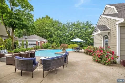 380 Meadowbrook Avenue Ridgewood NJ 07450