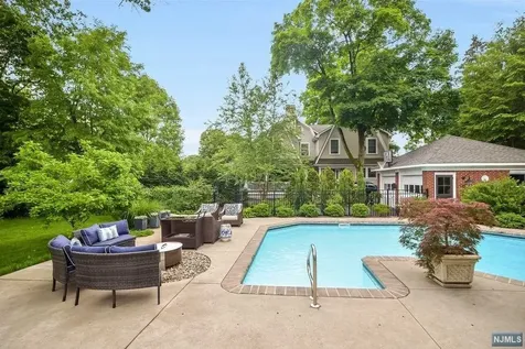 380 Meadowbrook Avenue Ridgewood NJ 07450
