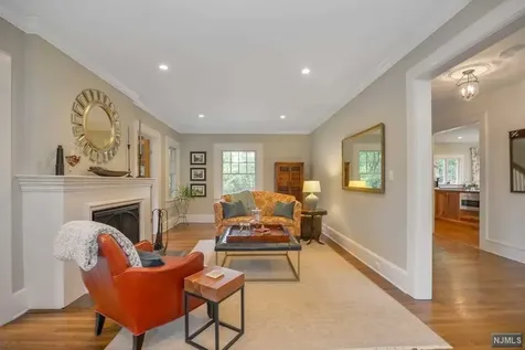 380 Meadowbrook Avenue Ridgewood NJ 07450