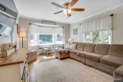 86 Chestnut Street Midland Park NJ 07432