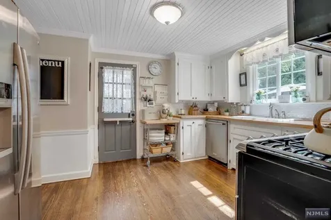 86 Chestnut Street Midland Park NJ 07432