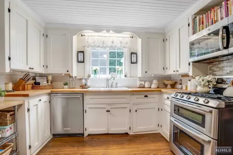 86 Chestnut Street Midland Park NJ 07432