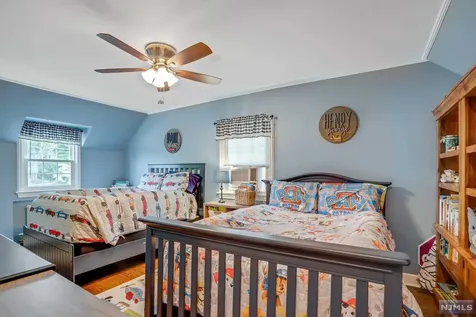 86 Chestnut Street Midland Park NJ 07432