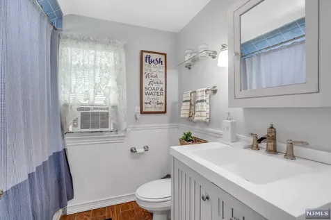 86 Chestnut Street Midland Park NJ 07432