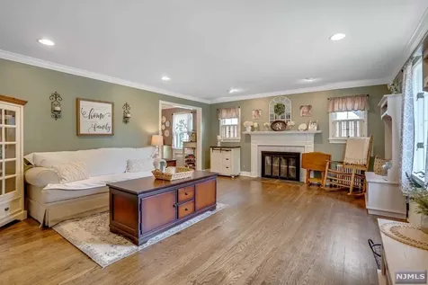 86 Chestnut Street Midland Park NJ 07432