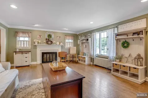 86 Chestnut Street Midland Park NJ 07432
