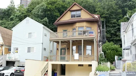382 Undercliff Avenue Edgewater NJ 07020