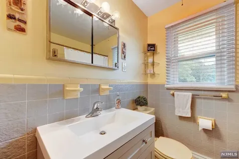 53 Minnehaha Boulevard Oakland NJ 07436