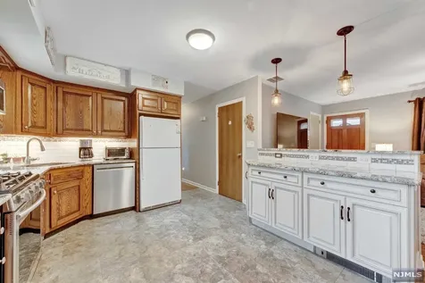 53 Minnehaha Boulevard Oakland NJ 07436