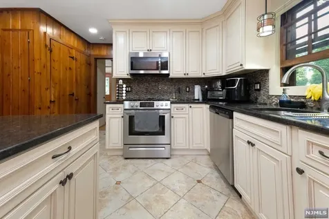 51 Hawthorne Road Wayne NJ 07470
