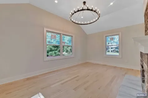 670 Laurel Lane Wyckoff NJ 07481