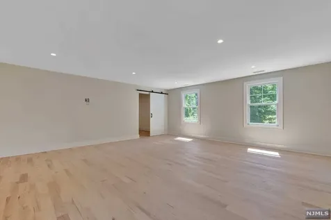 670 Laurel Lane Wyckoff NJ 07481