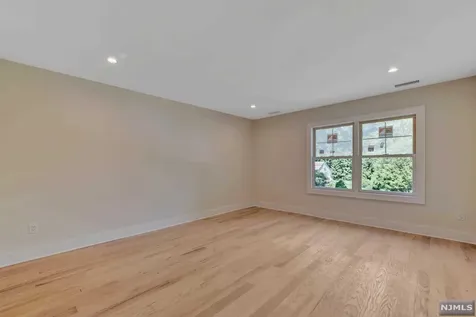 670 Laurel Lane Wyckoff NJ 07481