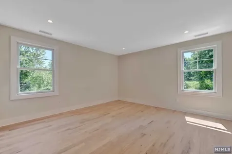 670 Laurel Lane Wyckoff NJ 07481