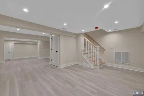 670 Laurel Lane Wyckoff NJ 07481