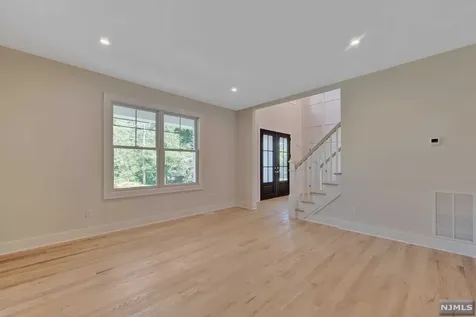 670 Laurel Lane Wyckoff NJ 07481