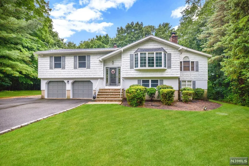 10 Locust Lane Ringwood NJ 07456