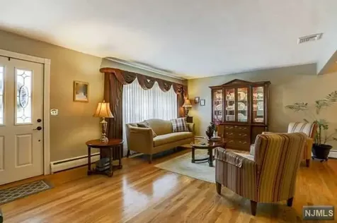 551 Hickory Street Twp Of Washington NJ 07676