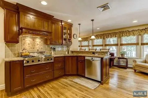 551 Hickory Street Twp Of Washington NJ 07676
