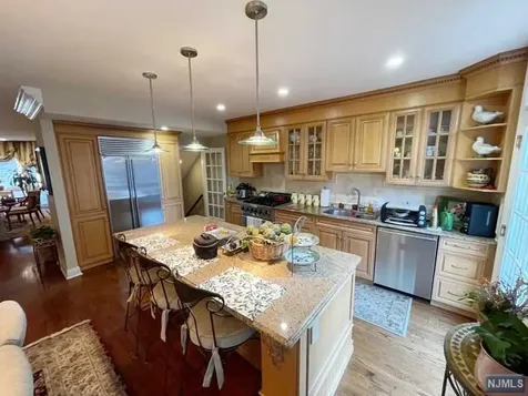 54 Kings Court Fort Lee NJ 07024