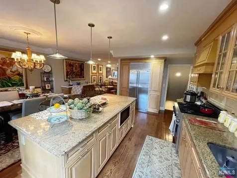54 Kings Court Fort Lee NJ 07024