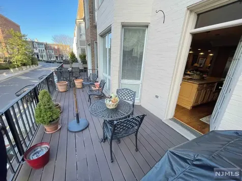 54 Kings Court Fort Lee NJ 07024