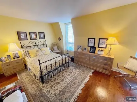 54 Kings Court Fort Lee NJ 07024