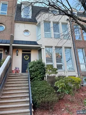 54 Kings Court Fort Lee NJ 07024