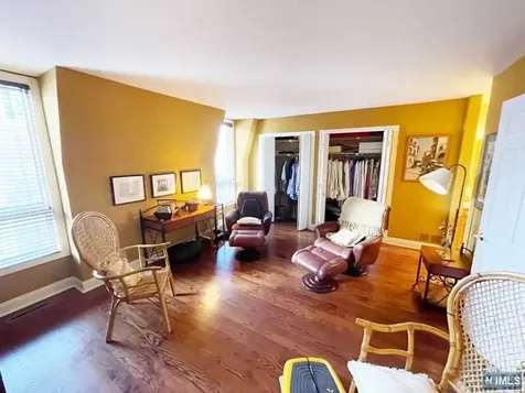 54 Kings Court Fort Lee NJ 07024