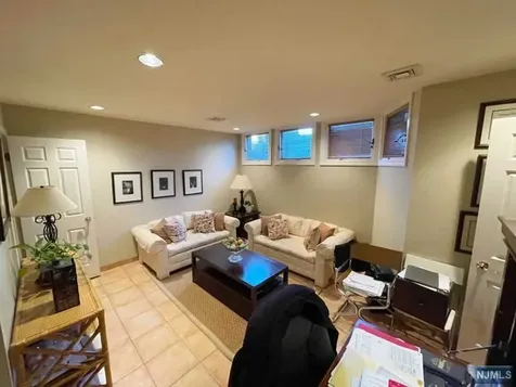 54 Kings Court Fort Lee NJ 07024