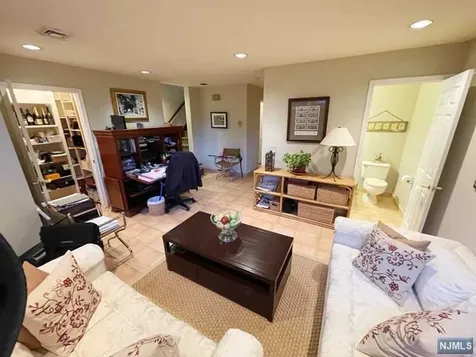 54 Kings Court Fort Lee NJ 07024