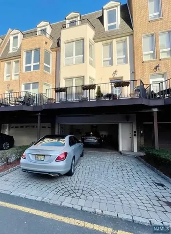 54 Kings Court Fort Lee NJ 07024