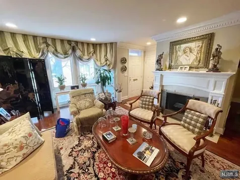 54 Kings Court Fort Lee NJ 07024