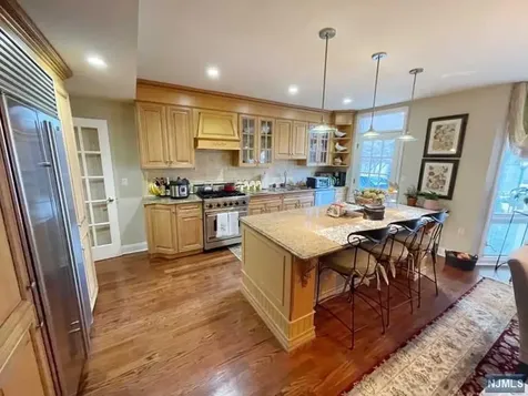 54 Kings Court Fort Lee NJ 07024