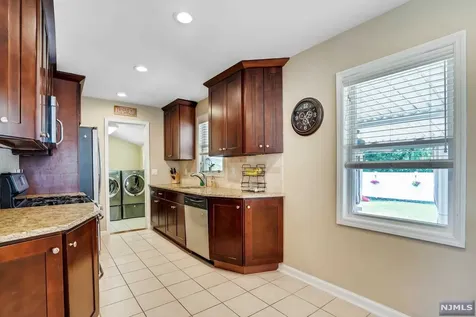 28 Spindler Terrace Saddle Brook NJ 07663