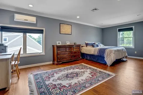 28 Spindler Terrace Saddle Brook NJ 07663