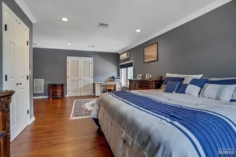 28 Spindler Terrace Saddle Brook NJ 07663