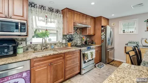 123 18th Avenue Elmwood Park NJ 07407