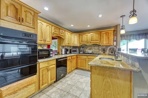 16 Grove Street Wanaque NJ 07465
