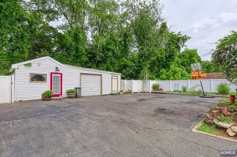 16 Grove Street Wanaque NJ 07465
