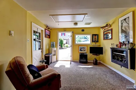 16 Grove Street Wanaque NJ 07465