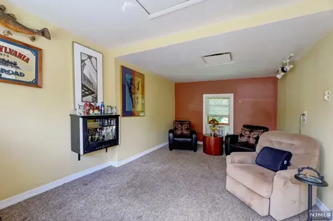 16 Grove Street Wanaque NJ 07465