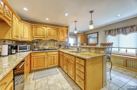 16 Grove Street Wanaque NJ 07465