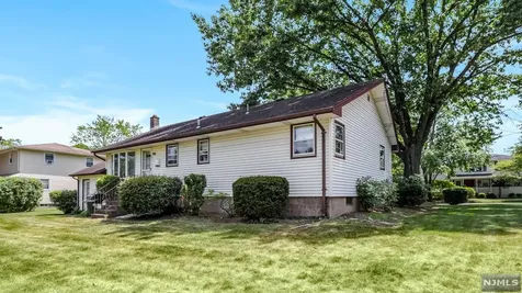 251 Woodcrest Road Paramus NJ 07652