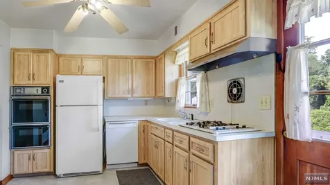 251 Woodcrest Road Paramus NJ 07652