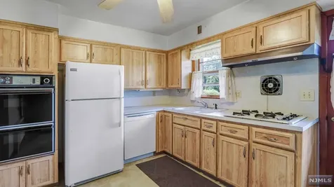 251 Woodcrest Road Paramus NJ 07652