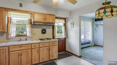 251 Woodcrest Road Paramus NJ 07652