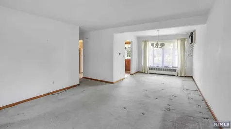 251 Woodcrest Road Paramus NJ 07652