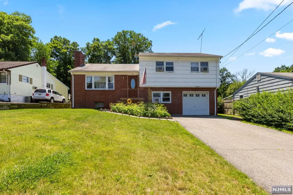 70 Yawpo Avenue Oakland NJ 07436